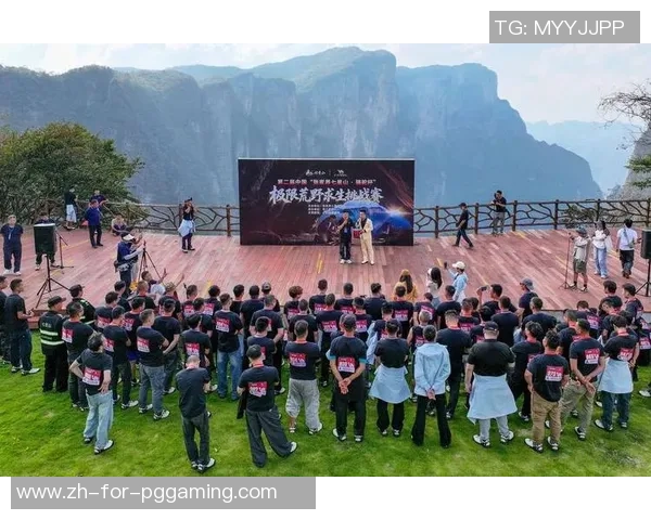 实探张家界荒野求生选手“苗王”的庇护所:堆着很多猕猴桃等野果,一个多月他只瘦了10多斤 实探张家界荒野求生选手“苗王”的庇护所:堆着很多猕猴桃等野果,一个多月他只瘦了10多斤